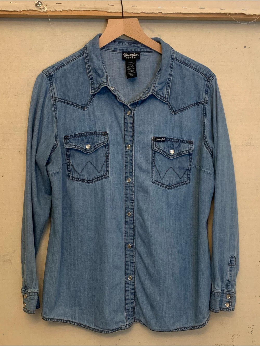 Women’s Wrangler Medium Blue Denim Western Button-Down Shirt, Size XL